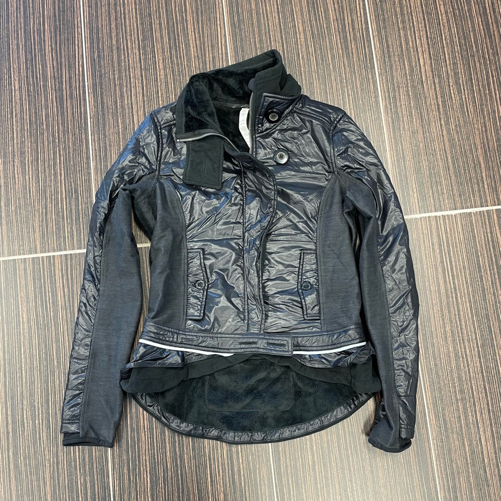 Lululemon Black Jacket (very chic) Faux Fur Inside
